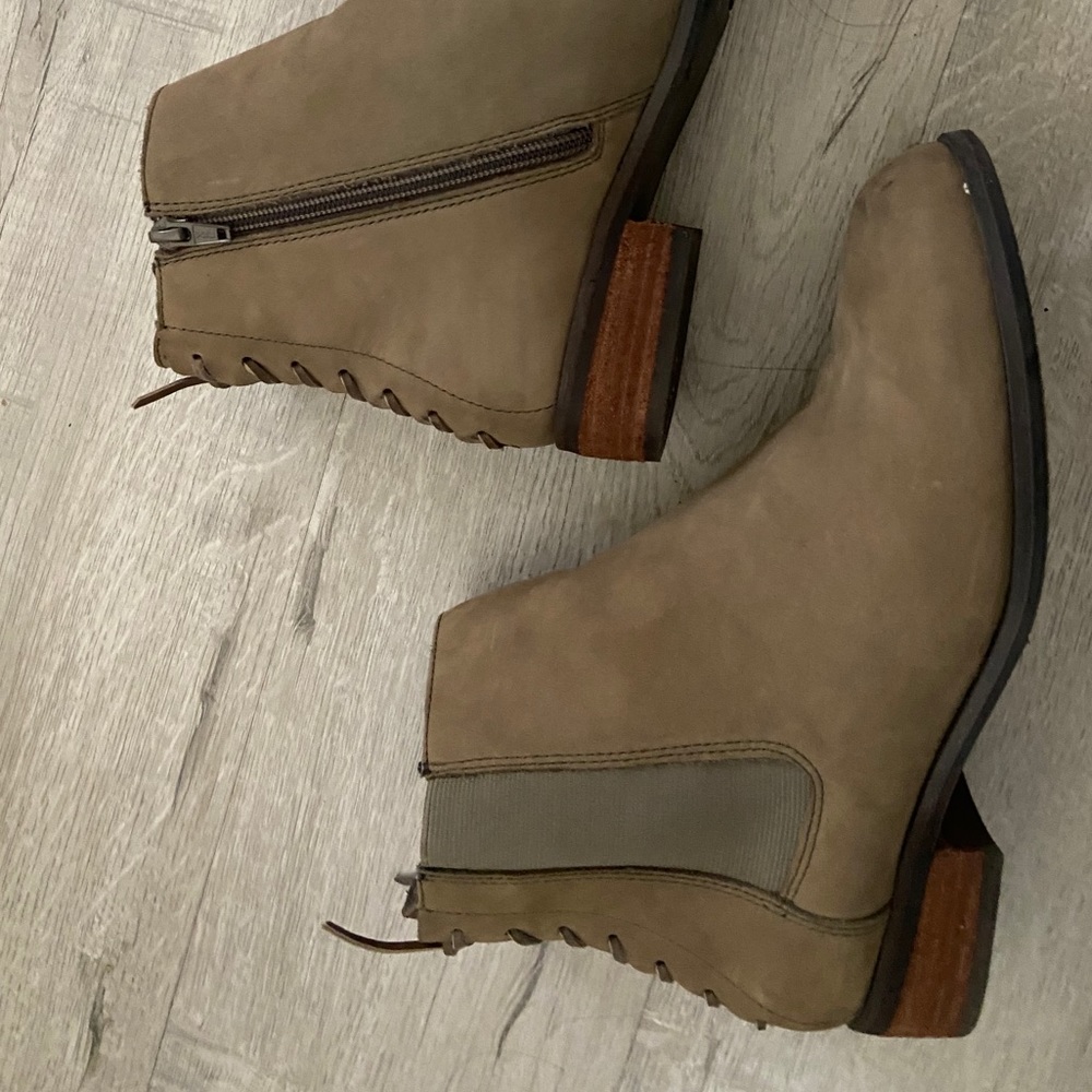 Array Logan’s Women’s Booties. - image 8